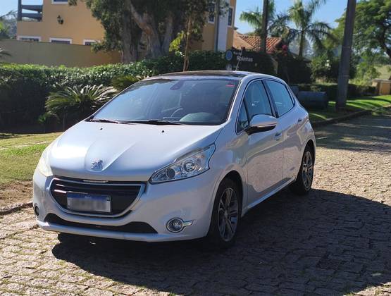 PEUGEOT 208 1.6 GRIFFE 16V FLEX 4P MANUAL PEUGEOT 208 1.6 GRIFFE 16V FLEX 4P MANUAL